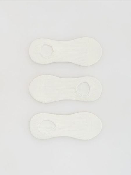 Skarpetki stopki 3 pack - złamana biel. Skarpety Reserved, bez wzorów. Za 39.99 zł.