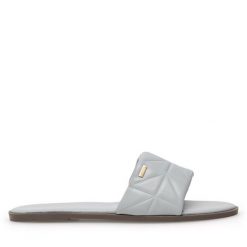 Klapki MEXX. Niebieskie klapki Mexx, bez wzorów, bez obcasa. Za 49.99 zł.