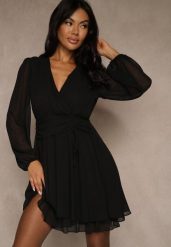 Czarna Siateczkowa Sukienka o Rozkloszowanym Kroju z Dekoltem w Serek Zennela. Czarne sukienki Renee, na co dzień, l, bez wzorów, z jeansu, eleganckie, bez kołnierzyka, bez ramiączek, mini, kopertowe. Za 159.99 zł.