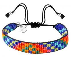 Bransoletka z elementami z mosiądzu pozłacanego i szklanymi koralikami. Bransoletki Artelioni, metalowe. Za 159.00 zł.