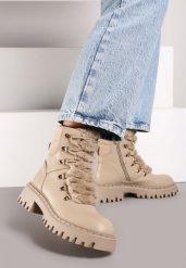 Ciemnobeżowe Causualowe Trapery Zdobione Futerkiem na Języku Charnas. Brązowe trapery i śniegowce Born2be, z dzianiny. Za 119.99 zł.