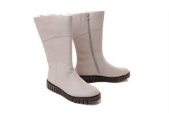 RIEKER Y3455-60 beige, kozaki damskie. Brązowe kozaki Rieker, na zimę, bez obcasa, bez zapięcia. Za 379.90 zł.