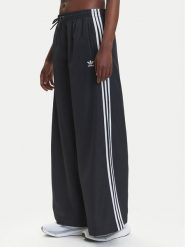 Adidas Spodnie dresowe adicolor Firebird JD3390 Czarny Loose Fit. Czarne spodnie dresowe Adidas, xs, bez wzorów, z dresówki. Za 399.99 zł.