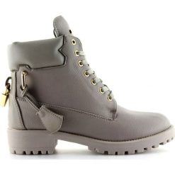 Timberki z kłódką szare 1302 L.GREY. Szare botki ButyModne, bez wzorów, bez obcasa, bez zapięcia. W wyprzedaży za 119.00 zł.