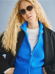 Rozpinany sweter z wiskozą - jasnoniebieski. Niebieskie kardigany Reserved, l, bez wzorów, z dzianiny. Za 139.99 zł.