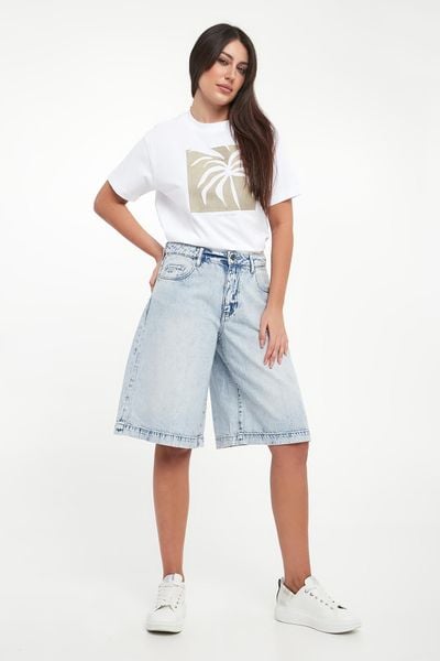 Bermudy damskie jeansowe ARMANI EXCHANGE. Szorty Armani Exchange, bez wzorów, z jeansu. W wyprzedaży za 456.75 zł.