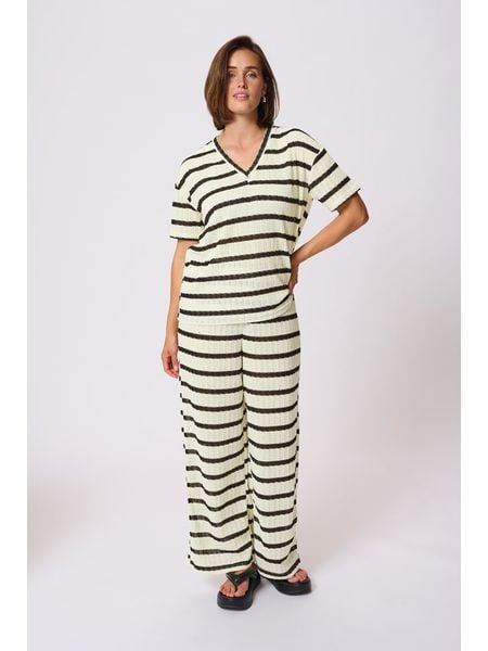 Kaffe Koszulka dzianinowa w kolorze kremowym rozmiar: XXL. Brązowe bluzki Kaffe, xxl, bez wzorów, z dzianiny, bez kołnierzyka, bez ramiączek. Za 110.04 zł.