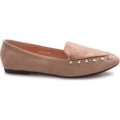 Różowe wsuwane półbuty z ćwiekami Hawen. Czerwone półbuty wsuwane ButyModne, bez wzorów, eleganckie, bez obcasa, na obcasie, bez zapięcia. Za 69.00 zł.