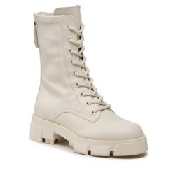 Botki Guess. Botki Guess, z aplikacjami, bez obcasa, na płaskiej podeszwie, bez zapięcia. Za 839.99 zł.