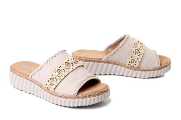 RIEKER 69278-60 beige, klapki damskie. Brązowe klapki Rieker, bez wzorów, bez obcasa. Za 209.93 zł.
