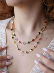 Pierres de Jade Pozłacany naszyjnik z elementami ozdobnymi - dł. 46 cm rozmiar: onesize. Żółte naszyjniki Pierres de Jade, z kryształem, pozłacane. Za 56.99 zł.