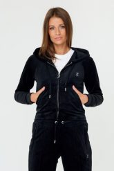 JUICY COUTURE Czarna damska bluza Madison, Rozmiar L. Czarne bluzy sportowe Juicy Couture, l, z aplikacjami, z materiału, bez kaptura. W wyprzedaży za 279.99 zł.