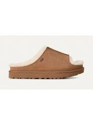 UGG Skórzane kapcie "Greenport" w kolorze jasnobrązowym rozmiar: 41. Brązowe obuwie domowe UGG, bez wzorów, ze skóry, z otwartym noskiem, bez zapięcia. Za 460.12 zł.