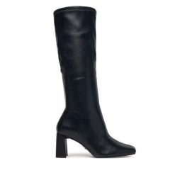 Kozaki Steve Madden. Czarne kozaki Steve Madden, bez obcasa, na płaskiej podeszwie, bez zapięcia. Za 599.99 zł.