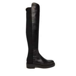 Muszkieterki Stuart Weitzman. Czarne kozaki Stuart Weitzman, bez obcasa, na płaskiej podeszwie, bez zapięcia. Za 3,489.00 zł.