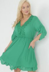 Zielona Rozkloszowana Sukienka Mini z Ozdobnym Dekoltem i Gumką w Pasie Braely. Zielone sukienki Born2be, l, z aplikacjami, z gumy, eleganckie, bez kołnierzyka, bez ramiączek, mini, rozkloszowane. Za 89.99 zł.
