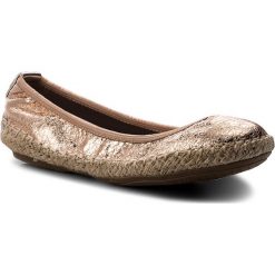 Espadryle BUTTERFLY TWISTS - Gigi BT21-040-006 Rose Gold. Czerwone espadryle Butterfly Twists, bez wzorów, z materiału, bez obcasa, na płaskiej podeszwie, bez zapięcia. W wyprzedaży za 149.00 zł.