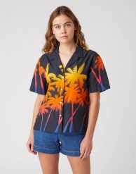 DAMSKA KOSZULA Z KRÓTKIM RĘKAWEM WRANGLER CUBAN SHIRT FADED BLACK W5R36SXV6 112130308. Czarne koszule Wrangler, s, bez wzorów, bez kołnierzyka, bez ramiączek. Za 129.99 zł.