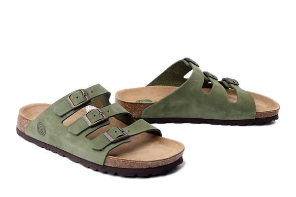 DR. BRINKMANN 701004-07 grun, klapki damskie. Zielone klapki Dr. Brinkmann, bez wzorów, ze skóry, bez obcasa. Za 269.90 zł.