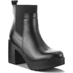 Botki TAMARIS - 1-25463-21 Black 001. Czarne botki Tamaris, bez wzorów, z materiału, bez obcasa, na obcasie, bez zapięcia. W wyprzedaży za 229.00 zł.