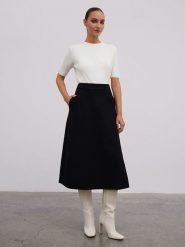 BGN Spódnica w kolorze czarnym rozmiar: 38. Czarne spódnice BGN, na co dzień, bez wzorów, z wełny, midi, proste. Za 114.44 zł.