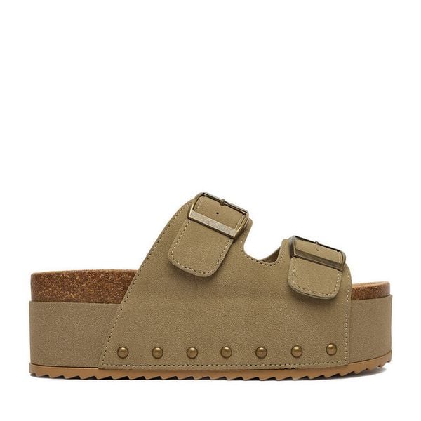 Klapki DeeZee. Brązowe klapki DeeZee, bez wzorów, bez obcasa. Za 139.99 zł.