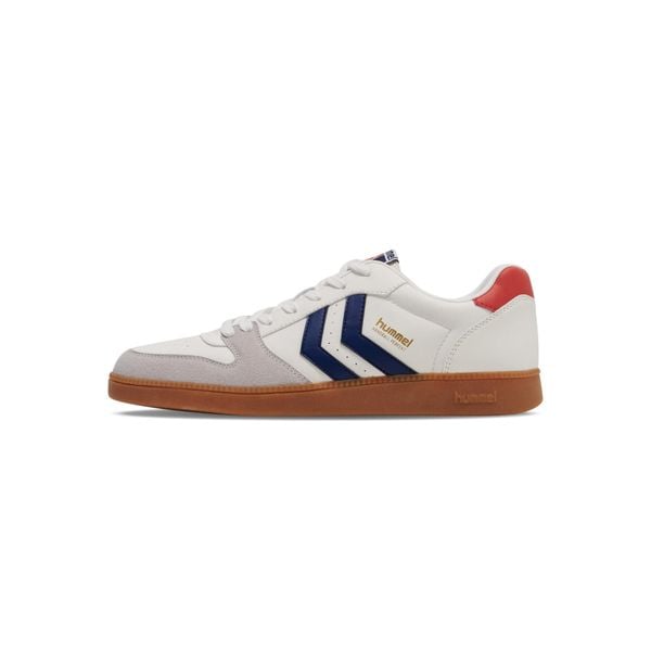 Buty halowe Hummel Perfekt SP. Białe obuwie sportowe Hummel, bez zapięcia, do piłki ręcznej. Za 244.50 zł.