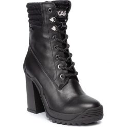 Botki KARL LAGERFELD - KL30155 Black Lthr. Czarne botki KARL LAGERFELD, bez wzorów, z materiału, bez obcasa, bez zapięcia. Za 849.00 zł.