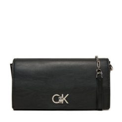 Torebka Calvin Klein. Czarne listonoszki Calvin Klein, bez wzorów, bez dodatków. Za 279.99 zł.