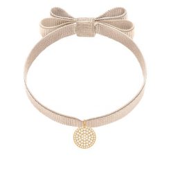 Bransoletka z medalikiem z białymi cyrkoniami na wstążce. Brązowe bransoletki Lilou, z cyrkonią, pozłacane. Za 198.00 zł.