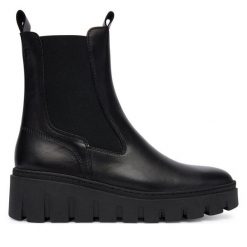Sztyblety Tamaris. Czarne botki Tamaris, bez wzorów, bez obcasa, na koturnie, bez zapięcia. Za 479.99 zł.