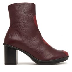Botki Fly London. Czerwone botki Fly London, bez wzorów, bez obcasa, na słupku, bez zapięcia. Za 839.99 zł.