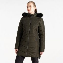 Kurtka narciarska damska Striking IV. Zielone kurtki narciarskie Dare 2b, bez wzorów, bez kaptura, narciarskie. W wyprzedaży za 409.99 zł.