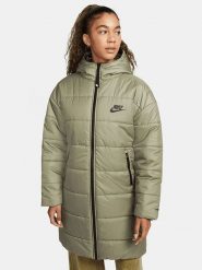 Nike Sportswear Płaszcz zimowy w kolorze khaki rozmiar: XL. Brązowe płaszcze Nike Sportswear, na zimę, xl, bez wzorów, z puchu, bez kaptura. Za 363.71 zł.