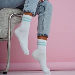 Białe skarpetki damskie dwa paski 1234 bl. Białe skarpety Milena, bez wzorów, z bawełny. Za 16.90 zł.