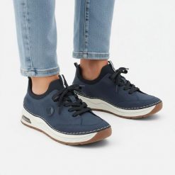 Półbuty damskie Rieker, cholewka ze skóry ekologicznej gładkiej klasyczne wsuwane lekka sportowa forma amortyzowana podeszwa, niebieskie, 44562-14. Niebieskie półbuty wsuwane Rieker, bez wzorów, ze skóry ekologicznej, klasyczne, bez obcasa, na płaskiej podeszwie, bez zapięcia. Za 369.00 zł.