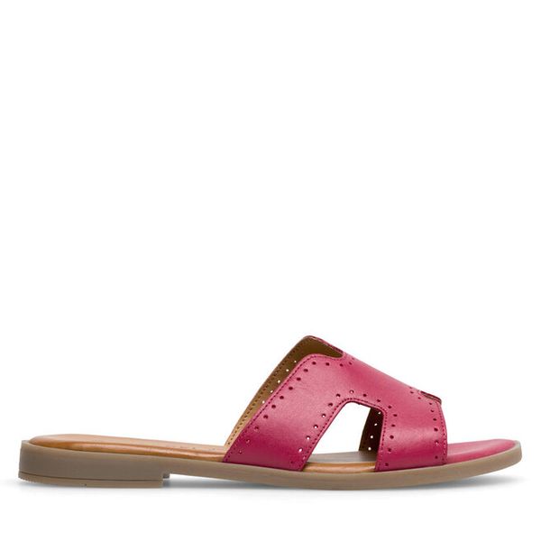 Klapki Lasocki. Czerwone klapki Lasocki, bez wzorów, bez obcasa. Za 119.99 zł.