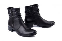 RIEKER 78656-00 black, botki damskie. Czarne botki Rieker, bez wzorów, bez obcasa, na obcasie, bez zapięcia. Za 365.42 zł.