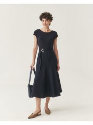 TATUUM Sukienka w kolorze granatowym rozmiar: L. Niebieskie sukienki Tatuum, l, bez wzorów, z tkaniny, bez kołnierzyka, bez ramiączek, midi. Za 217.45 zł.