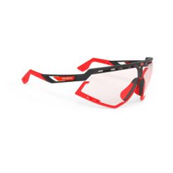 Okulary Rudy Project DEFENDER BLACK MATTE - Impactx™ Photochromic 2 Red. Czerwone okulary przeciwsłoneczne Rudy Project, bez wzorów, sportowe. Za 912.99 zł.