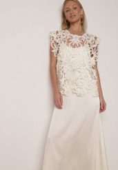 Jasnobeżowa Satynowa Sukienka na Ramiączka z Wiskozy i Bawełny z Narzutką Messishis. Brązowe sukienki Born2be, na co dzień, na lato, l, z aplikacjami, z bawełny, bez kołnierzyka, bez ramiączek, maxi, kopertowe. Za 229.99 zł.