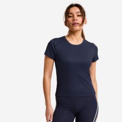 Koszulka fitness damska Domyos prążkowana. Niebieskie bluzki DOMYOS, s, bez wzorów, z elastanu, sportowe, bez kołnierzyka, bez ramiączek. Za 69.99 zł.