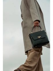 Christian Laurier Skórzana torebka "Yasmin" w kolorze czarnym - 22 x 19 x 10 cm rozmiar: onesize. Czarne torby na ramię Christian Laurier, bez wzorów, z materiału, przez ramię, bez dodatków. Za 326.99 zł.