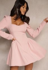 Różowa Rozkloszowana Sukienka Koktajlowa z Gorsetową Górą i Falbankami Arisora. Czerwone sukienki Renee, na imprezę, l, bez wzorów, eleganckie, bez kołnierzyka, bez ramiączek, mini, gorsetowe. Za 129.99 zł.