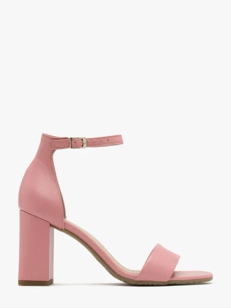 Dwuczęściowe różowe sandały na słupku. Czerwone sandały Ryłko, bez wzorów, z gumy, bez obcasa, na obcasie, bez zapięcia. W wyprzedaży za 179.99 zł.