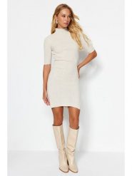 Trendyol Sukienka w kolorze kremowym rozmiar: M. Brązowe sukienki Trendyol, m, bez wzorów, prążkowane, bez kołnierzyka, bez ramiączek, mini. Za 69.58 zł.