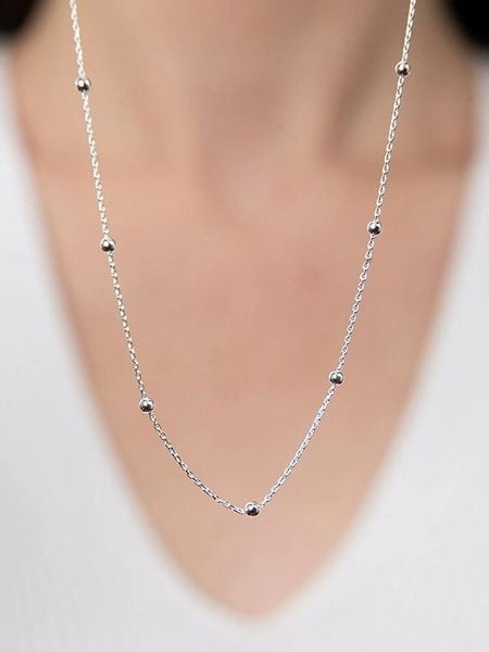 Miu Silver Srebrny naszyjnik z elementami ozdobnymi - dł. 42 cm rozmiar: onesize. Szare naszyjniki Miu Silver, srebrne. Za 69.99 zł.