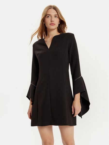 Rinascimento Sukienka koktajlowa CFC0121164003 Czarny Regular Fit. Czarne sukienki Rinascimento, xs, bez wzorów, z syntetyku, wizytowe, bez kołnierzyka, bez ramiączek. Za 279.99 zł.