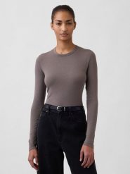 GAP Koszulka w kolorze szarobrązowym rozmiar: XS. Szare bluzki GAP, xs, bez wzorów, z bawełny, bez kołnierzyka, bez ramiączek. Za 56.53 zł.