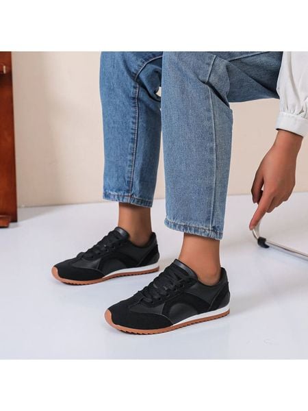 Lov'it Sneakersy w kolorze czarnym rozmiar: 37. Czarne trampki Lovit, bez wzorów, bez zapięcia. Za 107.86 zł.